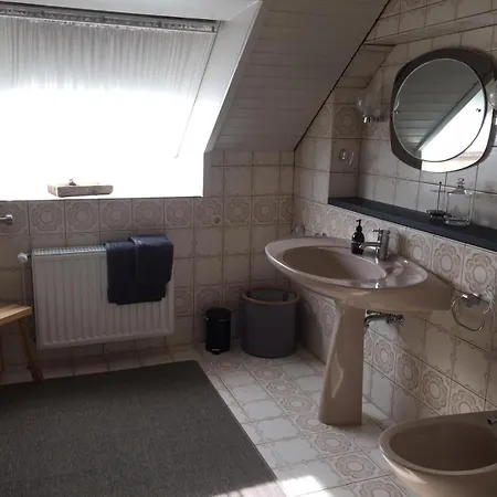 Gaestehaus In Bargteheide, 3 Sz, 1-8 Personen, Ruhige Und Zentrale Lage Feriehus *