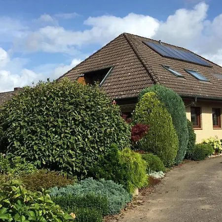 Gaestehaus In Bargteheide, 3 Sz, 1-8 Personen, Ruhige Und Zentrale Lage